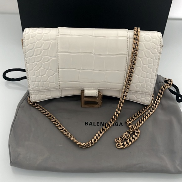 Authentic BALENCIAGA bag. Original tag and SKU code included. - Picture 3 of 6